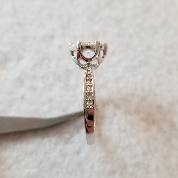 Sterling Illusion Setting Solitaire - Picture 2 of 5